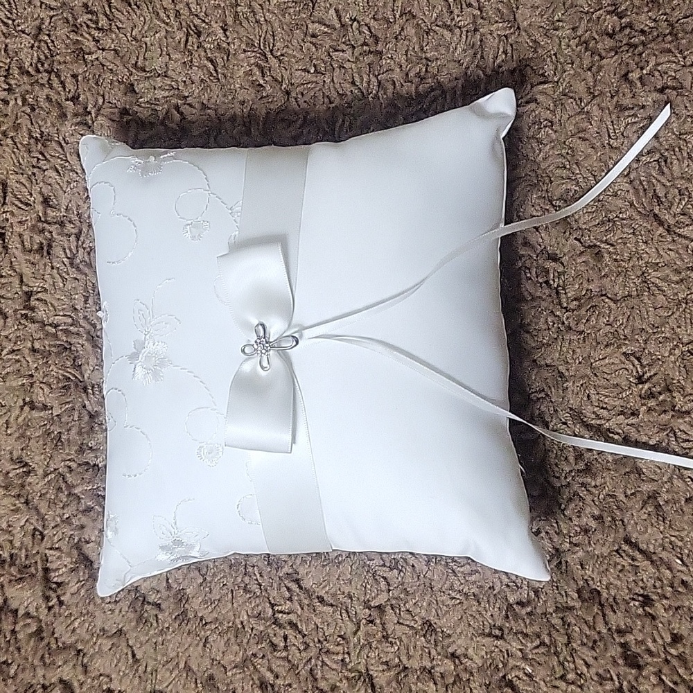 Wedding ring pillow